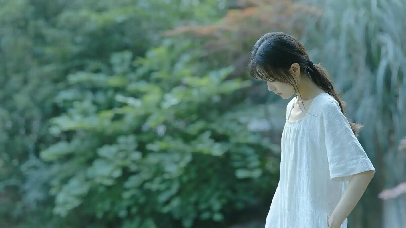 森系文艺美女清新养眼户外写真