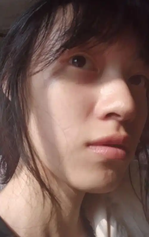 大学一直素颜的女生心里怎么想的