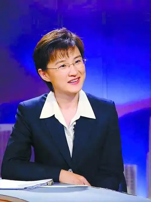 央视著名主持人董倩:成名路上有坎坷,丈夫也是央视"名嘴"