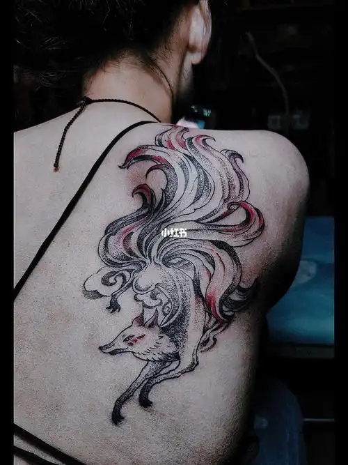 纹身 #刺青  给一位漂亮的小姐姐设计的九尾狐,代表有魅力,美丽,疵鼢