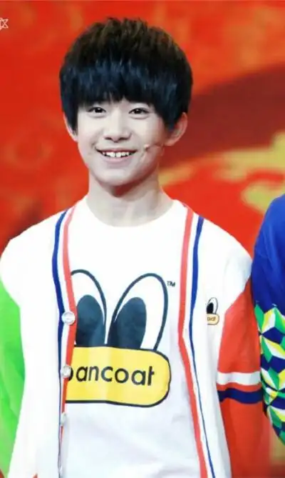 易烊千玺(小时候)