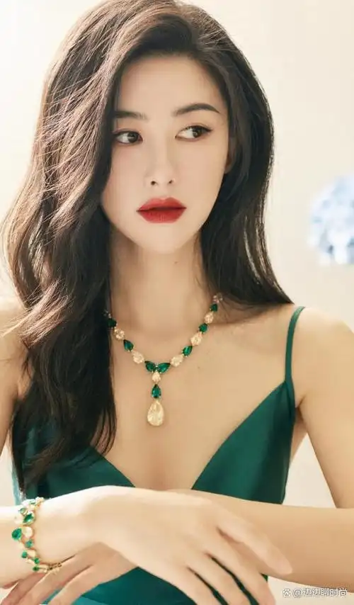 39岁的朱珠性感的让人移不开眼