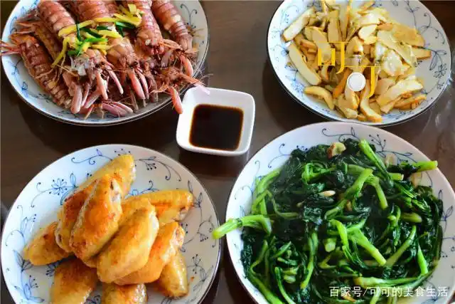 我家周末午餐,三个人四个菜,有荤有素有肉有海鲜,你觉得还好吗
