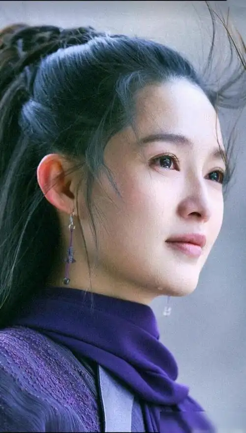李沁为人低调,演技也好,期待她给我们带来更多的作品,据说狼殿下已经