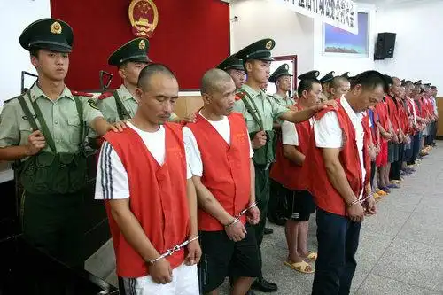 江津区交通安全整治行动公判公处大会正在这里进行,22名交通肇事者