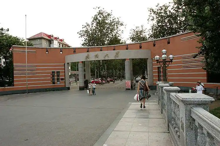 南开大学校门