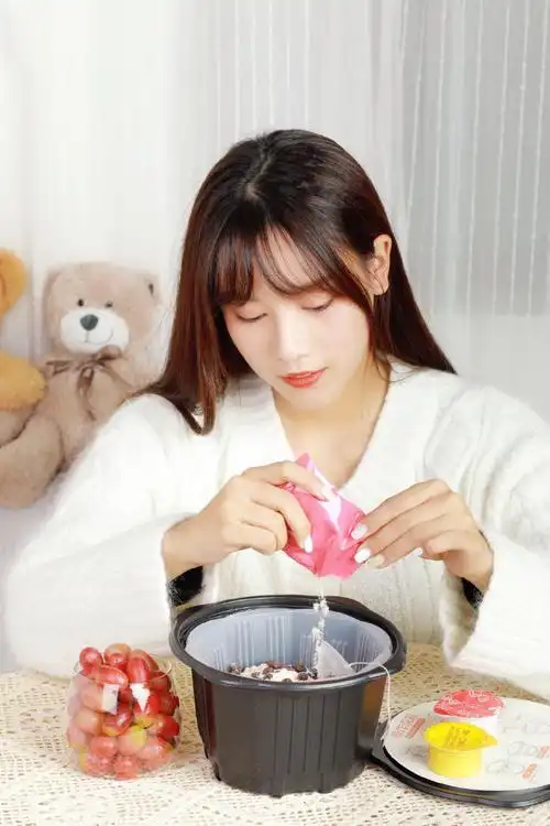 最近发现了香飘飘宝藏新品——奶茶自热锅,天哪,真的有奶茶火锅了!