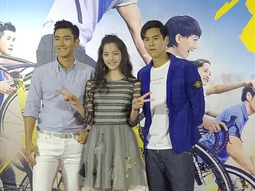 今天导演林超贤带著两位男主角彭于晏,崔始源以及欧阳娜娜一同出席