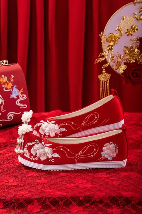 红色婚鞋女新款平跟秀禾鞋中式敬酒新娘鞋结婚鞋子古风汉服搭配鞋