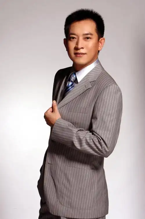 主持人高源写真图片