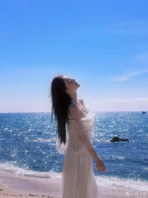 张馨予说大海穿上了一条耀眼的裙子##张馨予海边氛围感随拍