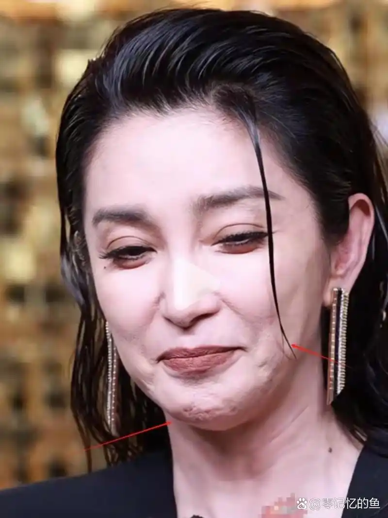 51岁李冰冰高清镜头下的脸还是很完美的.一点皱纹都没有.