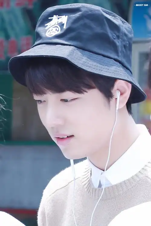 帅气又可爱到犯规的也许酷酷的也许,小表情好可爱!