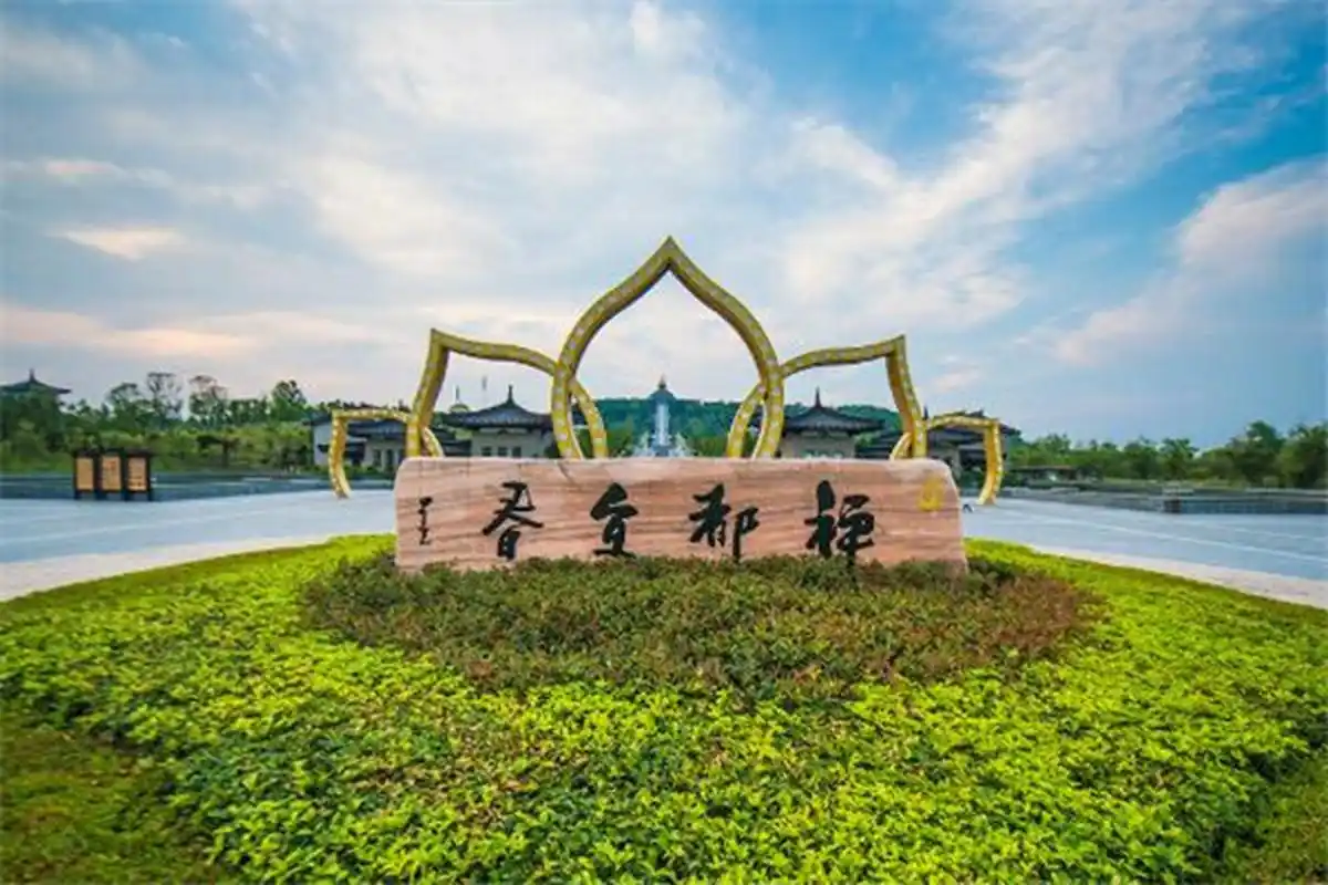 江西宜春十大最好玩的地方 一,酌江风景区 二,明月山 三,明月山天沐