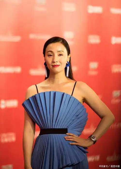 陶虹是一位演技出色的女演员,曾经在《甲方乙方》《无间道》等影视