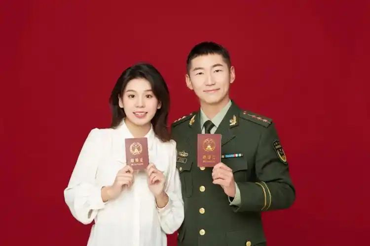 这12对军人结婚照都太好看啦!
