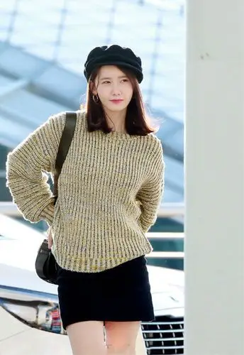 28岁林允儿现身机场穿厚毛衣化身微胖允萌萌哒