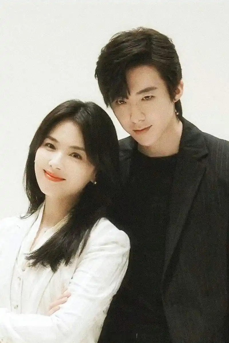 刘涛和刘宇宁站在一起好有姐狗cp感,完全没有丫头教的油腻.