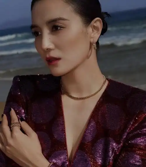 演员宋佳我没结婚不代表没伴侣婚姻不是女人唯一的归宿