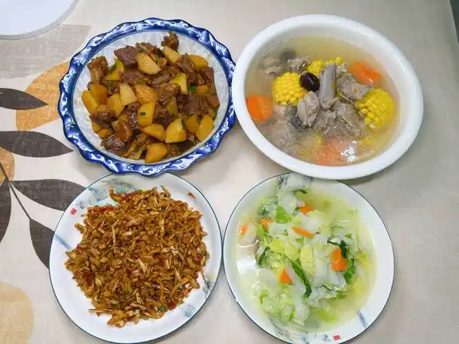 中学生的晚餐不敷衍,一小时搞定三菜一汤,网友:能不能搭双筷子