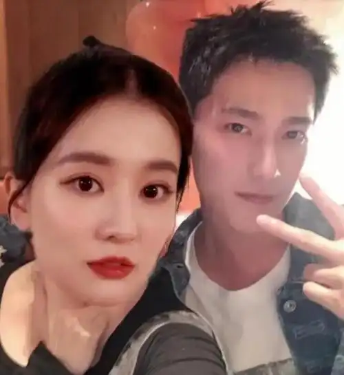 杨洋被曝大瓜!和乔欣谈恋爱点赞前女友张天爱,吃醋聊天记录曝光