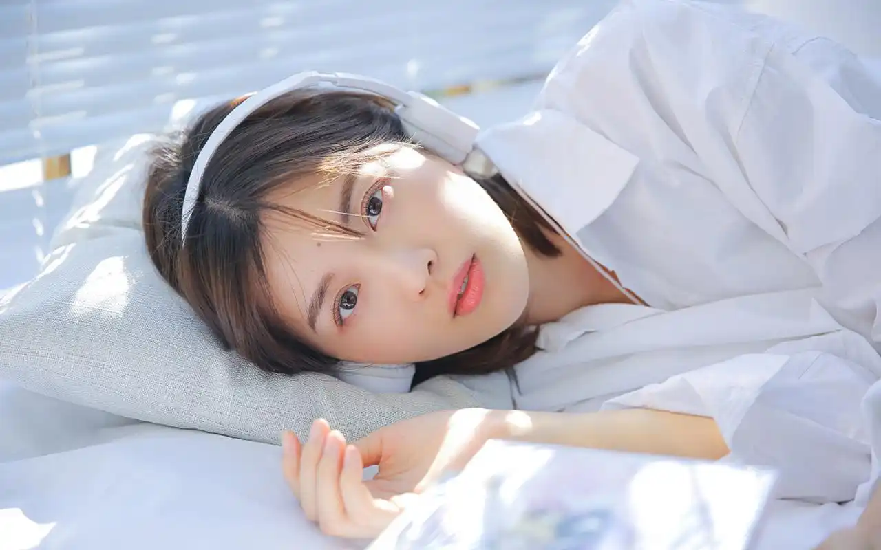 极品美女性感迷人写真桌面壁纸