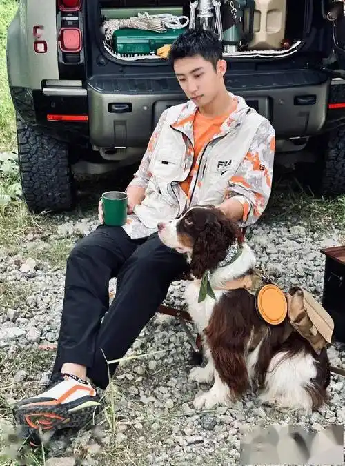 顶流小生包养经纪人?黄景瑜投靠老谋子?胡先煦身材翘?张睿背刺刘德华?