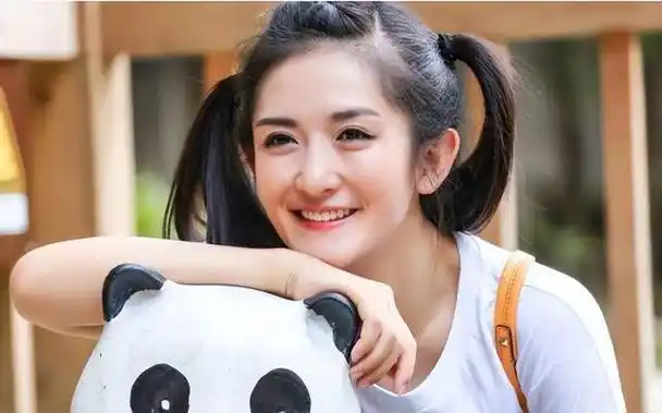 到底是谁在喜欢谢娜?多次被抵制又复出,三大靠山浮出水面