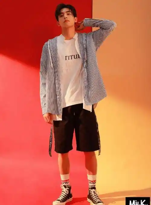 宋威龙拍摄写真大片,一秒化身漫画男友风,get新穿搭指南_时尚_男生