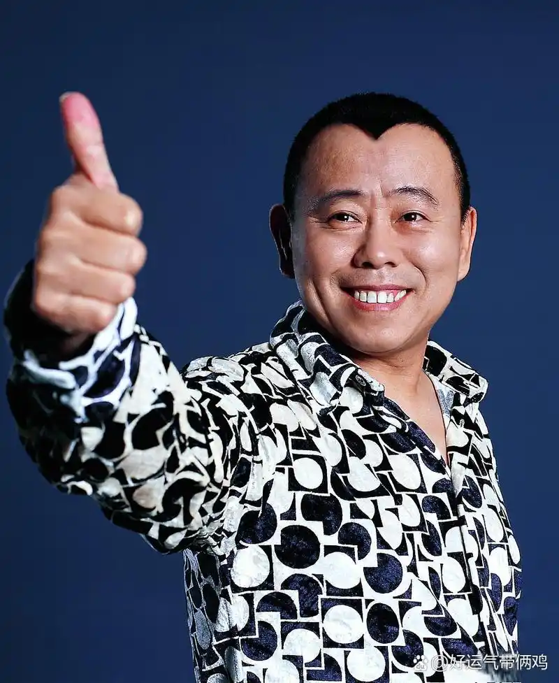 潘长江个人资料简介 潘长江,中国著名喜剧演员,身高160cm,1957年7月1