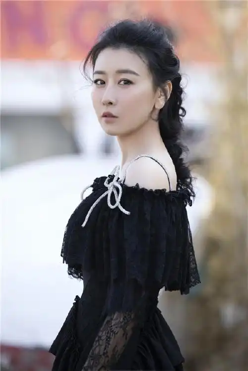 毛俊杰秋日写真释出氛围感拉满