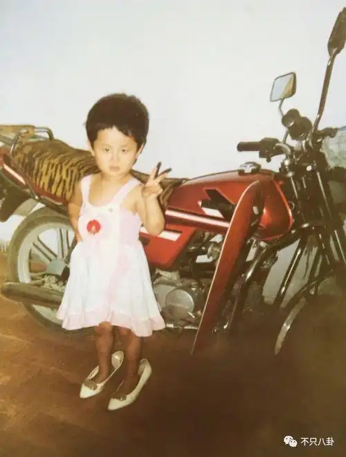 杨紫小时候真的太"杨紫"了,这是史上最接地气的女明星童年照没错了