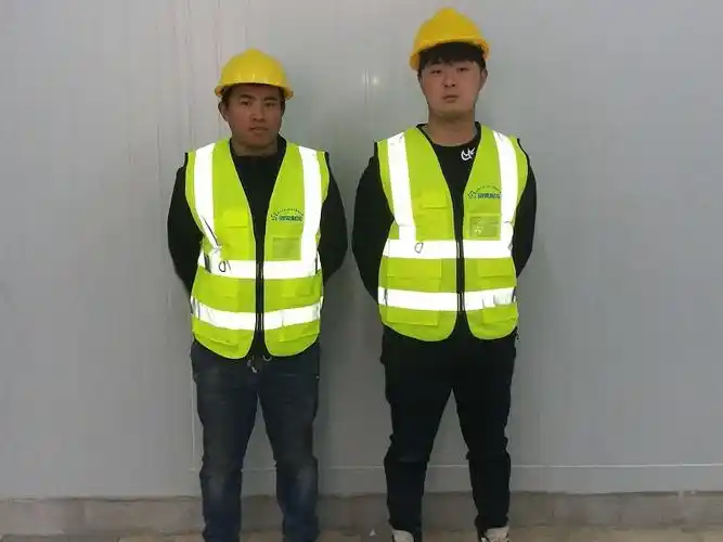 图为浩爽安装师傅合影