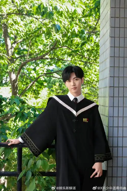派酱安利##焉栩嘉晒毕业照