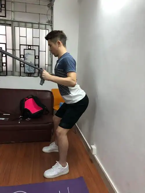 斜方肌弹力带w型. 3-4组. 每组15-20次