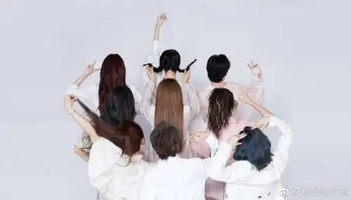 the9集体营业照曝光喻言的头发成为最大亮点