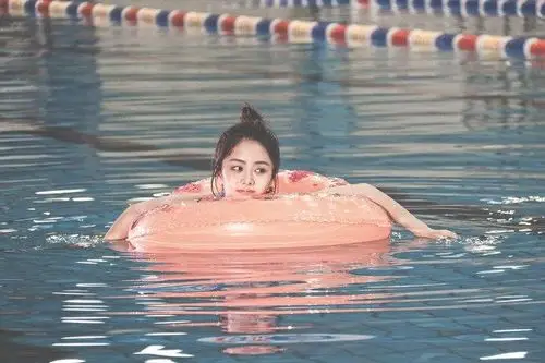 赢家趣事吧 赢家娱乐 明星 美女欣赏上一图集 周冬雨写真仙气十足