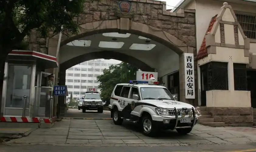 2018年,青岛市公安局还将市区110警车全部更换成了上汽大通d90新型