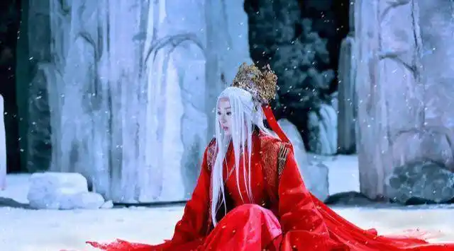 4. 蒋勤勤蒋勤勤在古装剧1999年版本的《白发魔女》中扮演练霓裳.