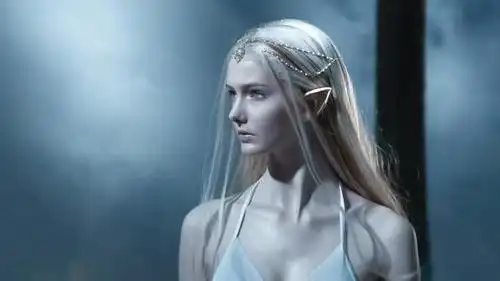 同是尘世间的精灵,她梦幻空灵,她平凡真实,但都很美!