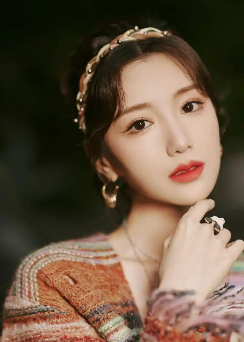 毛晓彤高清壁纸头像(九十九)[鞭炮]