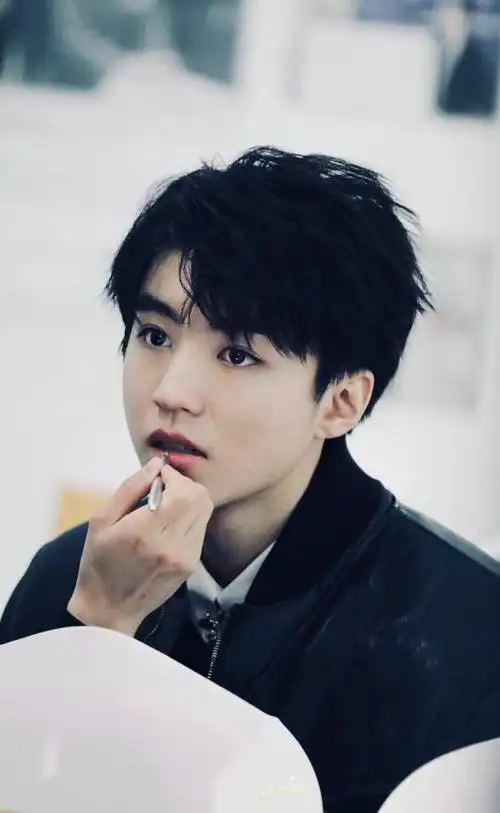 "我不怼人啊~关注打开新页热度(4762)评论(202)推荐凯源王炸舍吾迷离