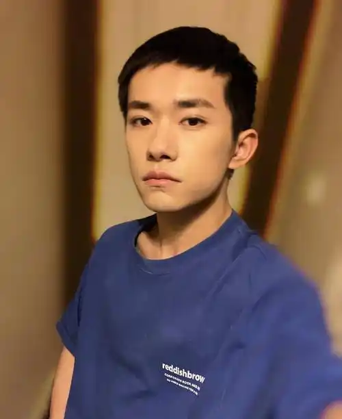 易烊千玺最新电影预告,口罩下的泪惹人心疼,周迅竟是女主角