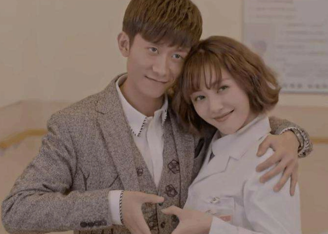 蔡文静和张一山在电视剧《柒个我》中合作,这部剧静讲的是多重人格谈