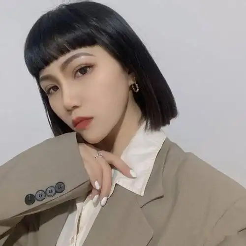 2021 " 眉上刘海 " 火了_发型