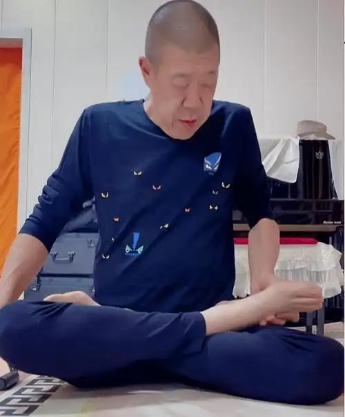 秦卫东因嗜酒毁掉2段婚姻病倒后瘦到不敢认如今3婚获幸福