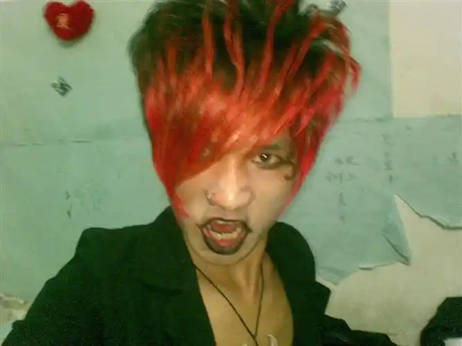 所以想这些非主流杀马特负面的东西已经被淘汰了,甚至我们还会去说