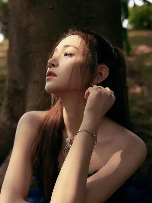 陈妍希蓝色荆棘蛋糕裙