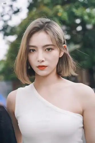 周末安利出道多年无黑料许佳琪绝美御姐主舞门面剪齐刘海啦也超