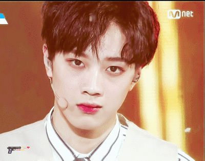 wannaone 赖冠霖 动图 爱豆头像 少年 可爱